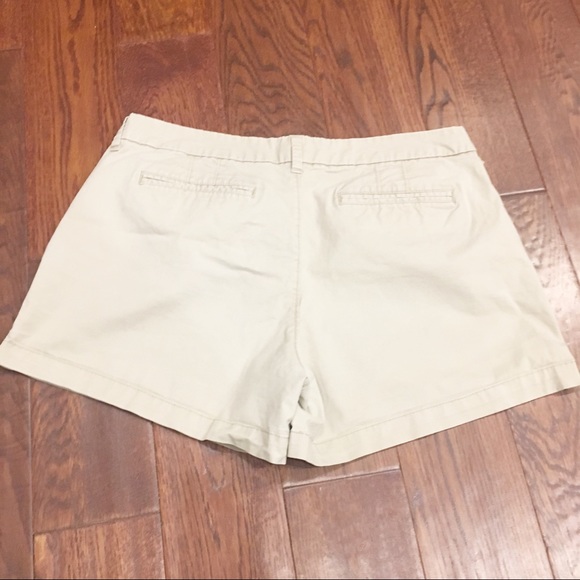 Old navy relaxed fit shorts - Picture 2 of 2